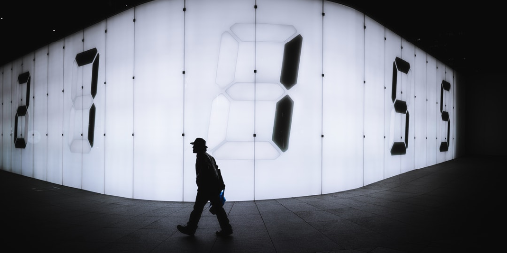 data-big-numbers-silhouette
